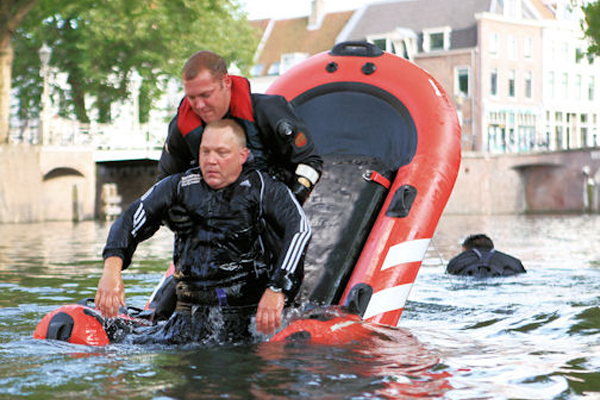 Rescue TIP BOARD reddingsvlot-water en ijsreddingen oppervlakreddingen drenkeling redden brandweer hulpdiensten