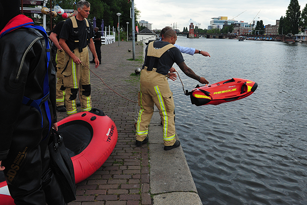 Rescue TIP BOARD reddingsvlot-water en ijsreddingen oppervlakreddingen drenkeling redden brandweer hulpdiensten