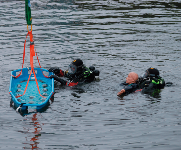 Drenkelingenkorf-D90-reddingsbrancard-D90-redden-van-onderkoelde-waterslachtoffers.