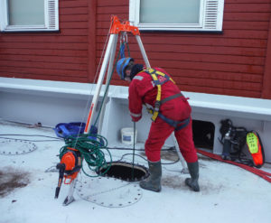 FAB15R-valstopapparaat-met-redfunctie-mangat-scheepsdek