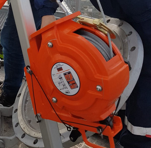 Personenlier-MRW15-Man-Riding-Winch-15-meter-driepoot-close-up